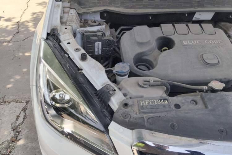 Used CHANGAN OSHAN COS5 2019 1.6L Manual Classic Model China VI Standard Engine Bay Right