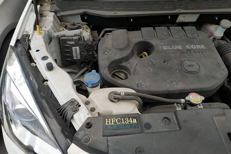 Used CHANGAN OSHAN COS5 2019 1.6L Manual Classic Model China VI Standard Engine Bay Right
