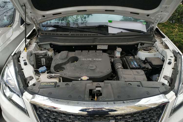 Used CHANGAN OSHAN COS5 2019 1.6L Manual Classic Model China VI Standard Engine Bay