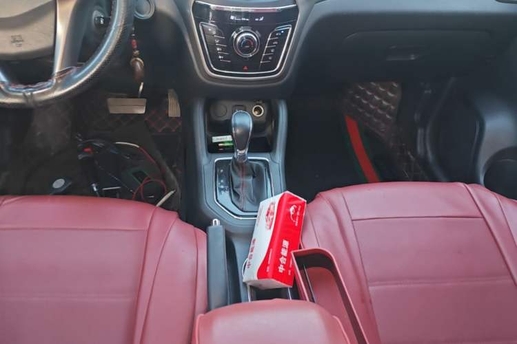 Used CHANGAN OSHAN COS5 2019 1.6L Automatic Classic Model China VI Standard Gear Lever
