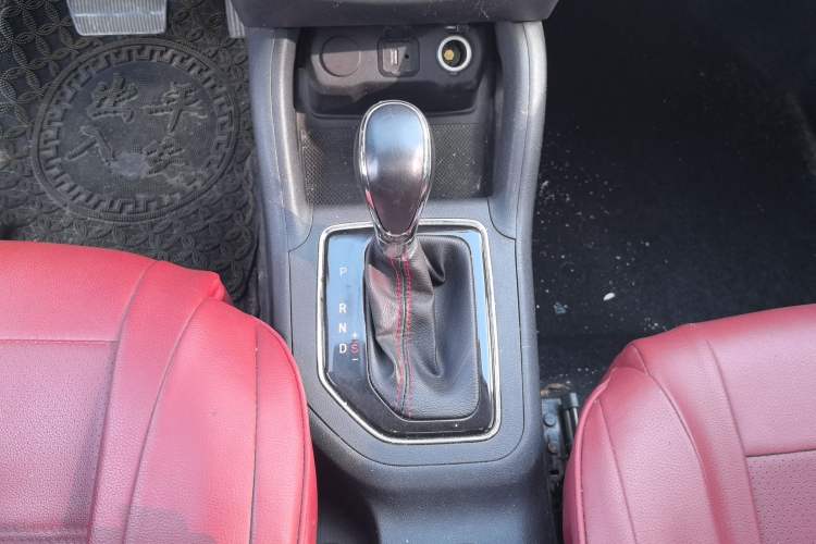 Used CHANGAN OSHAN COS5 2019 1.6L Automatic Classic Model China VI Standard Gear Lever