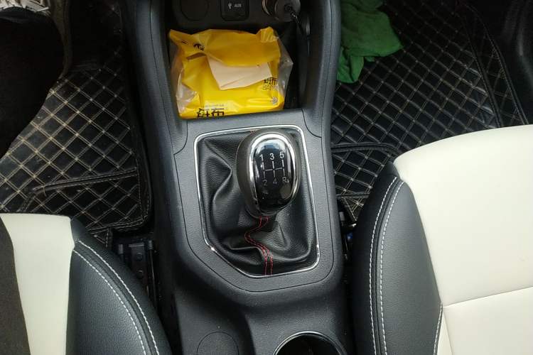 Used CHANGAN OSHAN COS5 2019 1.6L Manual Classic Model China VI Standard Gear Lever