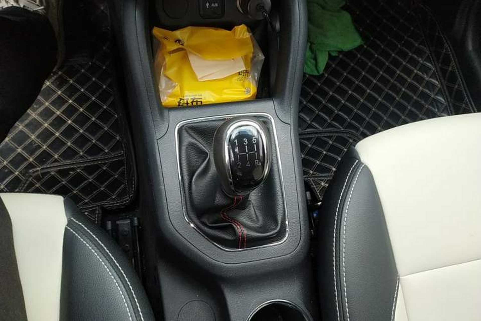 Used CHANGAN OSHAN COS5 2019 1.6L Manual Classic Model China VI Standard Gear Lever