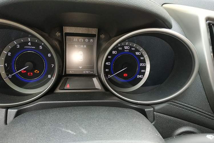 Used CHANGAN OSHAN COS5 2019 1.6L Manual Classic Model China VI Standard Odometer Close Up