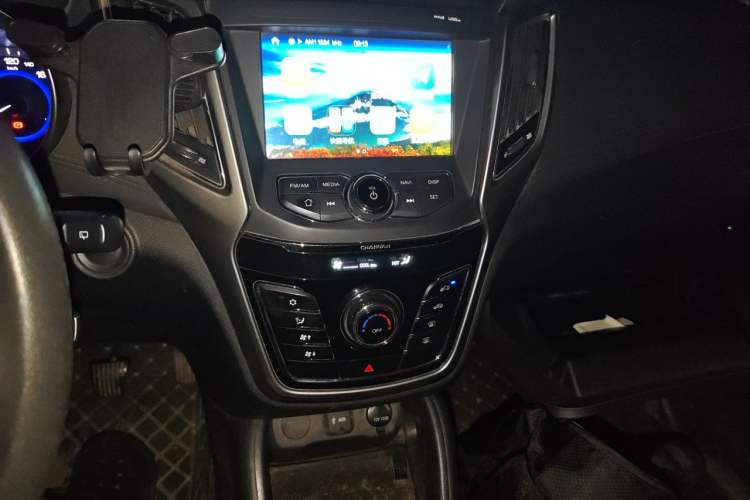 Used CHANGAN OSHAN COS5 2021 1.6L Manual Luxury Model Audio And AC Panel