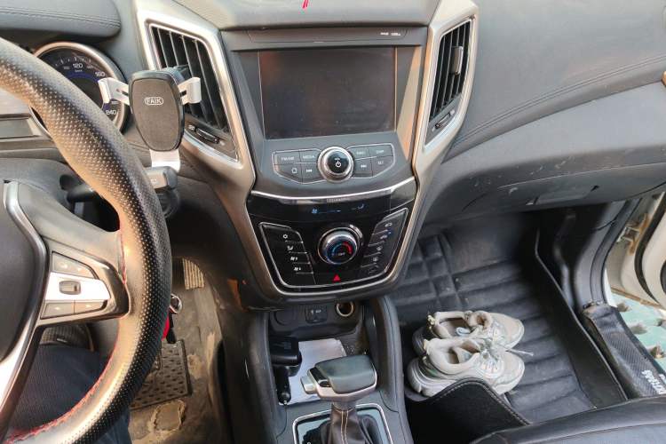 Used CHANGAN OSHAN COS5 2021 1.6L CVT Luxury Model Audio And AC Panel