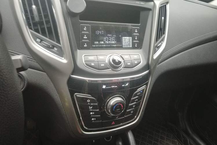 Used CHANGAN OSHAN COS5 2021 1.6L Manual Classic Version Audio And AC Panel