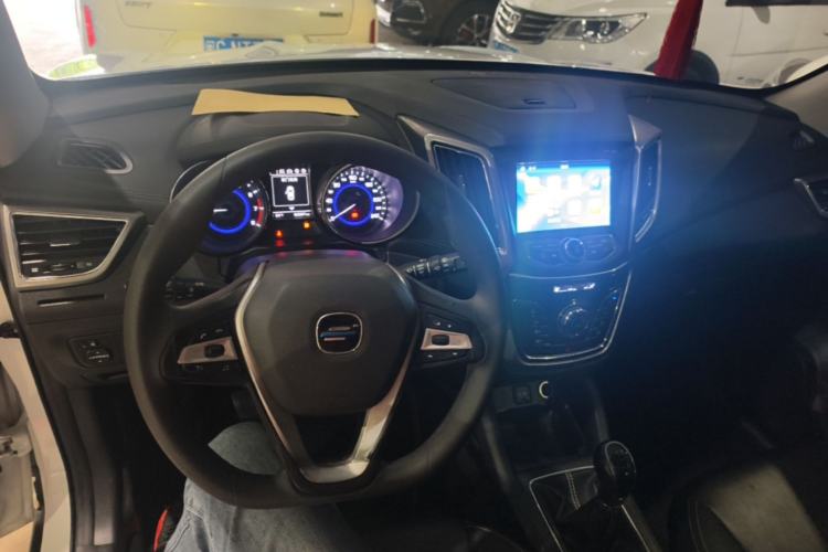 Used CHANGAN OSHAN COS5 2021 1.6L Manual Luxury Model Center Console