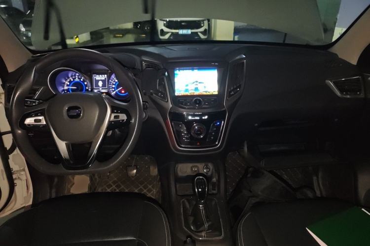 Used CHANGAN OSHAN COS5 2021 1.6L Manual Luxury Model Center Console