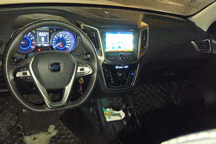 Used CHANGAN OSHAN COS5 2021 1.6L Manual Luxury Model Center Console