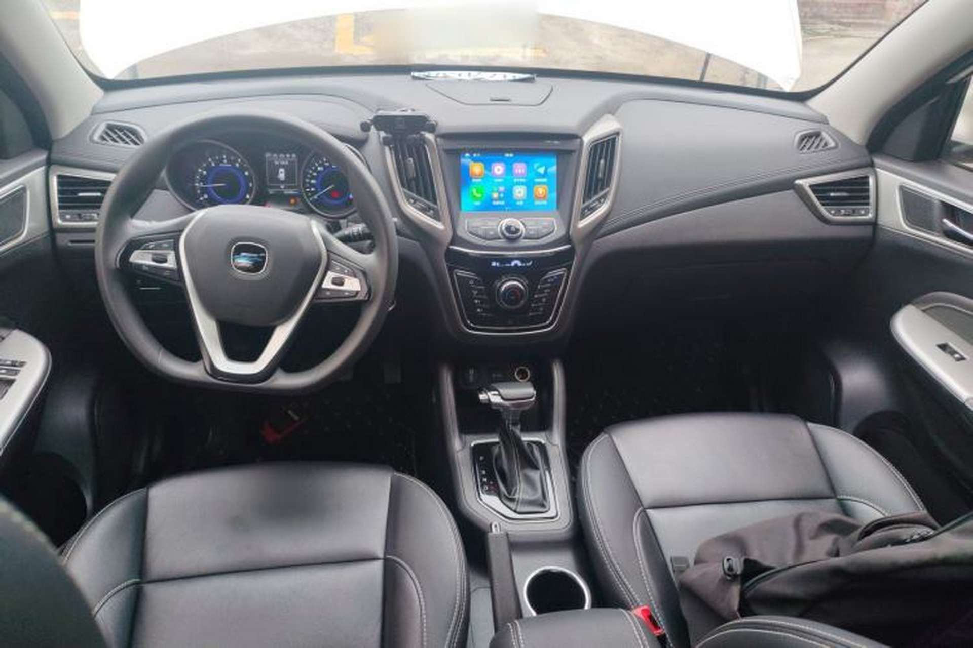 Used CHANGAN OSHAN COS5 2021 1.6L CVT Luxury Model Center Console
