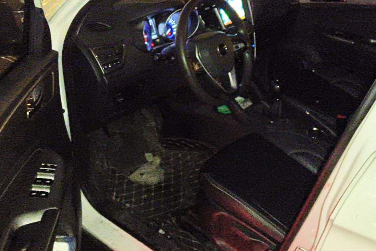 Used CHANGAN OSHAN COS5 2021 1.6L Manual Luxury Model Driver Seat