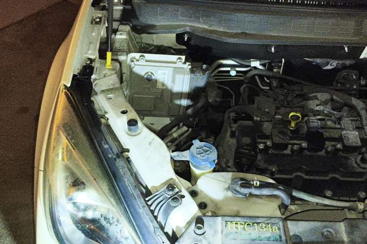 Used CHANGAN OSHAN COS5 2021 1.6L Manual Luxury Model Engine Bay Right