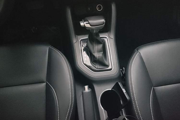 Used CHANGAN OSHAN COS5 2021 1.6L CVT Luxury Model Gear Lever