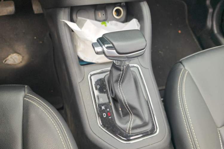 Used CHANGAN OSHAN COS5 2021 1.6L CVT Luxury Model Gear Lever