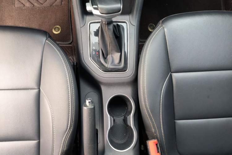 Used CHANGAN OSHAN COS5 2021 1.6L CVT Luxury Model Gear Lever