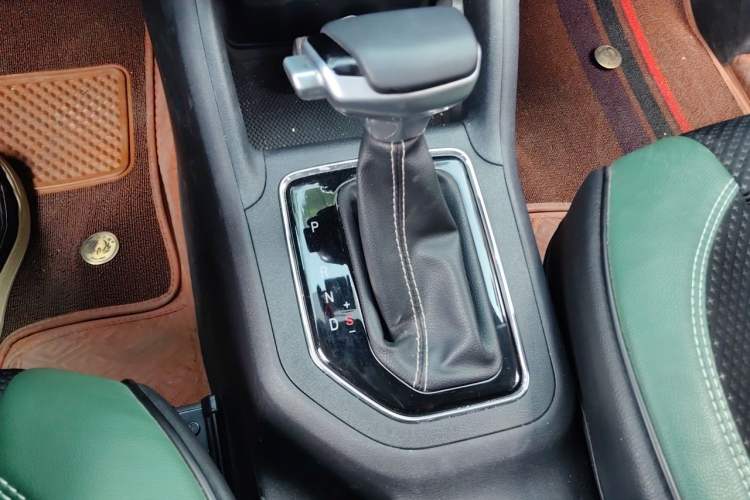 Used CHANGAN OSHAN COS5 2021 1.6L CVT Luxury Model Gear Lever