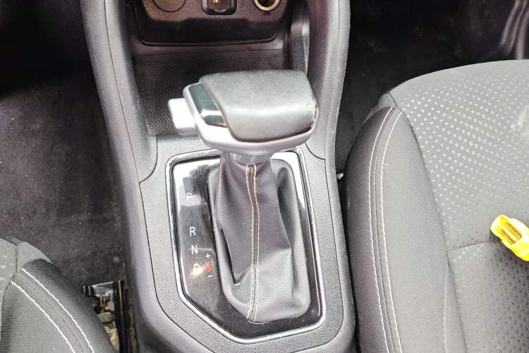 Used CHANGAN OSHAN COS5 2021 1.6L CVT Classic Model Gear Lever