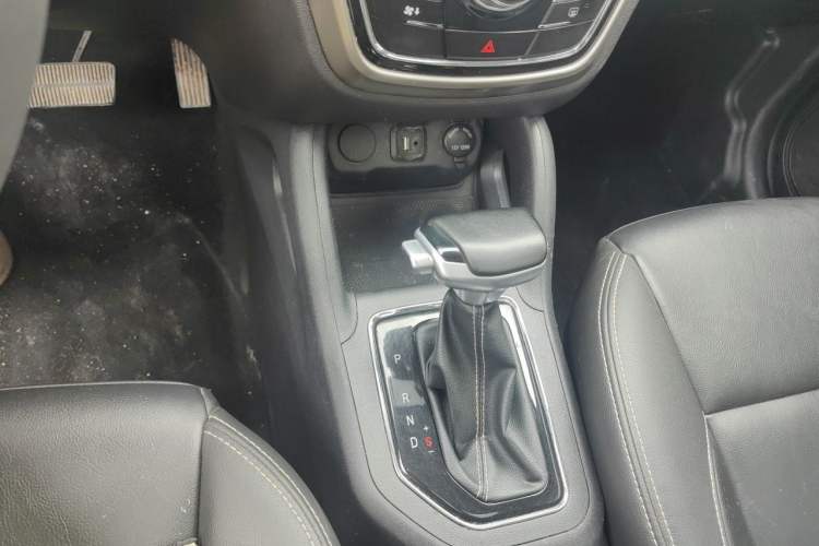 Used CHANGAN OSHAN COS5 2021 1.6L CVT Luxury Model Gear Lever
