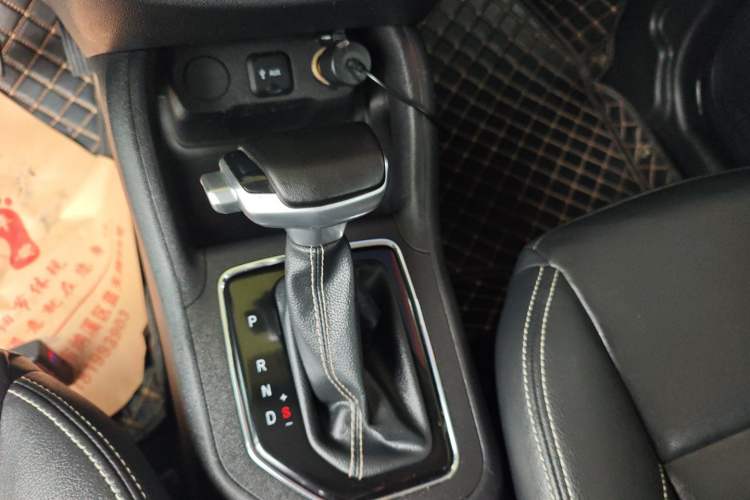 Used CHANGAN OSHAN COS5 2021 1.6L CVT Luxury Model Gear Lever