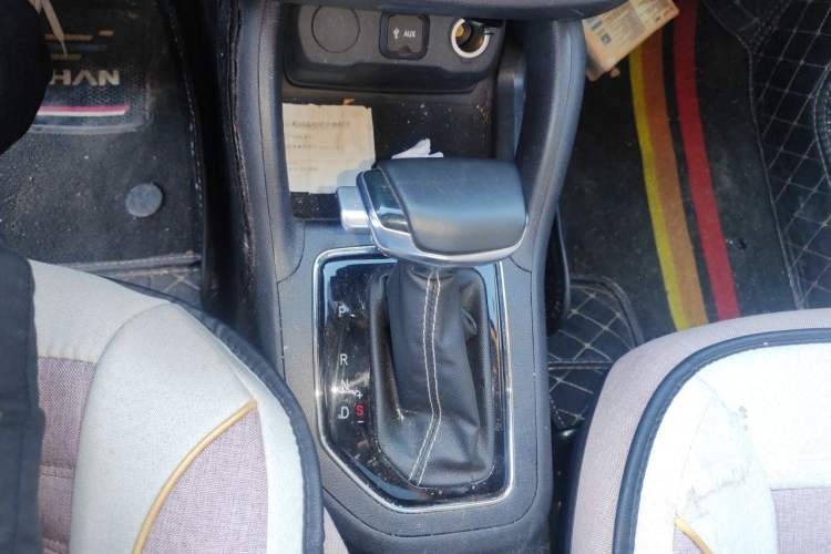 Used CHANGAN OSHAN COS5 2021 1.6L CVT Luxury Model Gear Lever