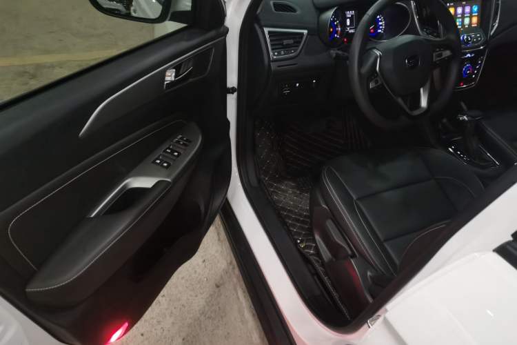 Used CHANGAN OSHAN COS5 2021 1.6L CVT Luxury Model Interior 3