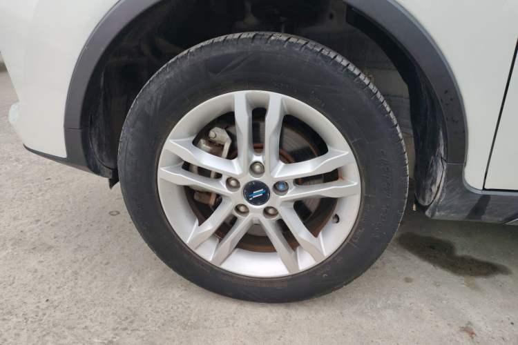 Used CHANGAN OSHAN COS5 2021 1.6L Manual Luxury Model Left Front Wheel Hub