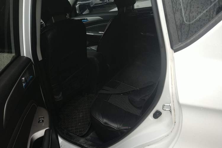 Used CHANGAN OSHAN COS5 2021 1.6L Manual Classic Version Left Rear Seat