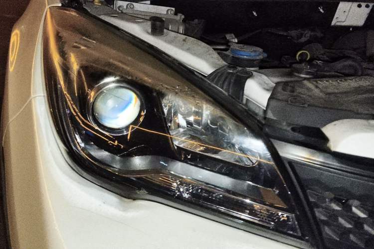 Used CHANGAN OSHAN COS5 2021 1.6L Manual Luxury Model Right Front Headlight