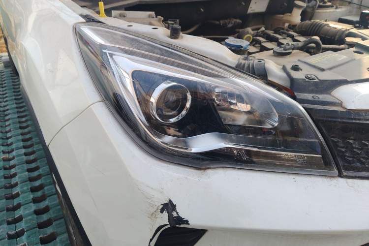 Used CHANGAN OSHAN COS5 2021 1.6L CVT Luxury Model Right Front Headlight
