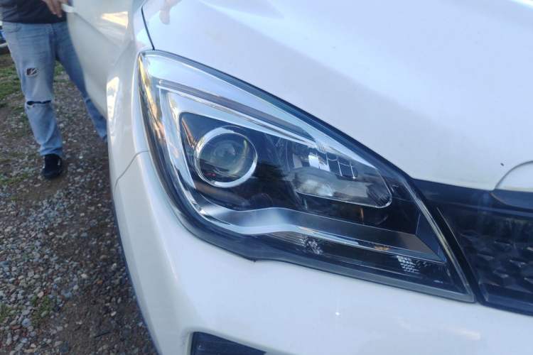 Used CHANGAN OSHAN COS5 2021 1.6L CVT Luxury Model Right Front Headlight
