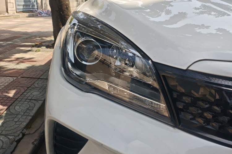 Used CHANGAN OSHAN COS5 2021 1.6L CVT Luxury Model Right Front Headlight