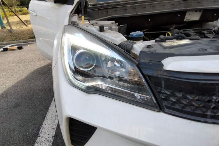 Used CHANGAN OSHAN COS5 2021 1.6L CVT Luxury Model Right Front Headlight