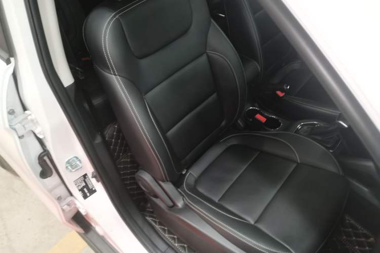 Used CHANGAN OSHAN COS5 2021 1.6L CVT Luxury Model Right Front Seat