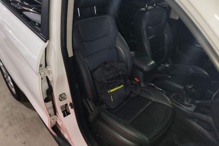 Used CHANGAN OSHAN COS5 2021 1.6L Manual Luxury Model Right Front Seat