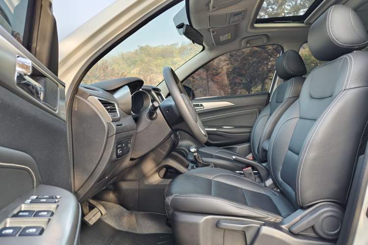Used CHANGAN OSHAN COS5 2021 1.6L CVT Luxury Model Right Front Seat
