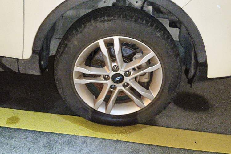 Used CHANGAN OSHAN COS5 2021 1.6L Manual Luxury Model Right Front Wheel Hub