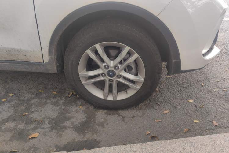 Used CHANGAN OSHAN COS5 2021 1.6L Manual Luxury Model Right Front Wheel Hub