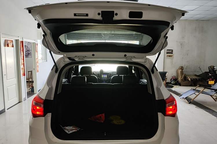 Used CHANGAN OSHAN COS5 2021 1.6L CVT Luxury Model Trunk