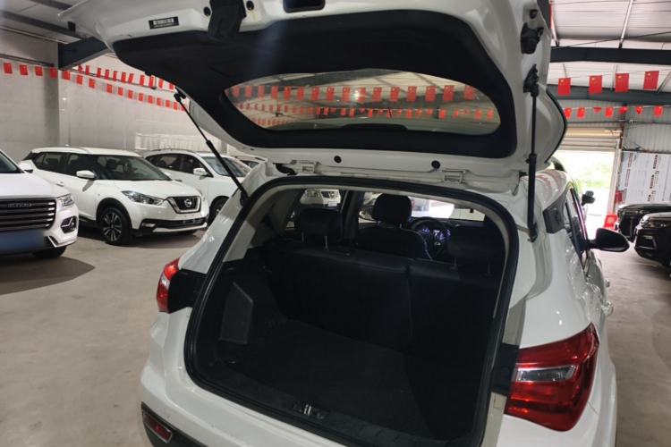 Used CHANGAN OSHAN COS5 2021 1.6L Manual Luxury Model Trunk