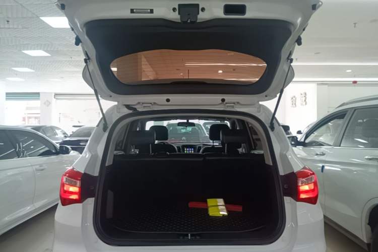 Used CHANGAN OSHAN COS5 2021 1.6L CVT Luxury Model Trunk