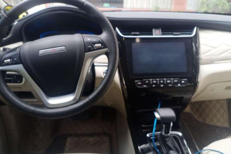 Used CHANGAN OSHAN Cosmos 2019 1.5T Automatic Smart Version China VI Standard Center Console