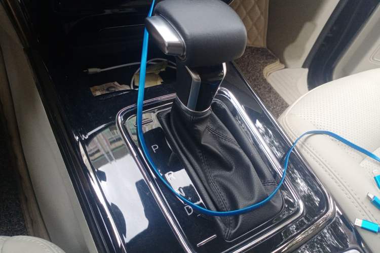 Used CHANGAN OSHAN Cosmos 2019 1.5T Automatic Smart Version China VI Standard Gear Lever