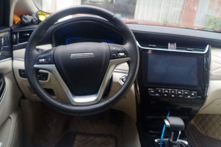 Used CHANGAN OSHAN Cosmos 2019 1.5T Automatic Smart Version China VI Standard Steering Wheel