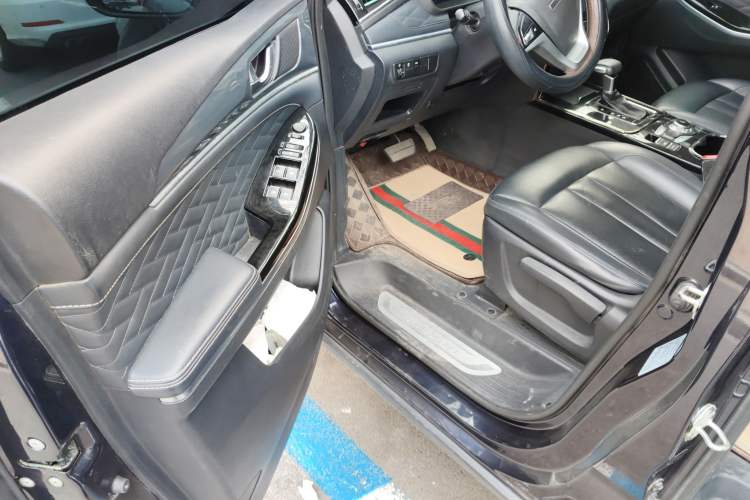 Used CHANGAN OSHAN Cosmos 2019 1.5T Automatic Elite Version China VI Standard Driver Seat