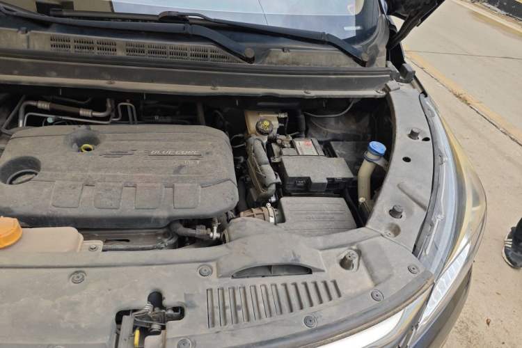 Used CHANGAN OSHAN Cosmos 2019 1.5T Automatic Smart Version China VI Standard Engine Bay Left