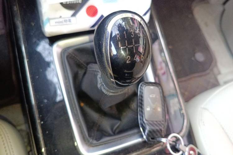 Used CHANGAN OSHAN Cosmos 2019 1.5T Manual Elite Version China V Standard Gear Lever