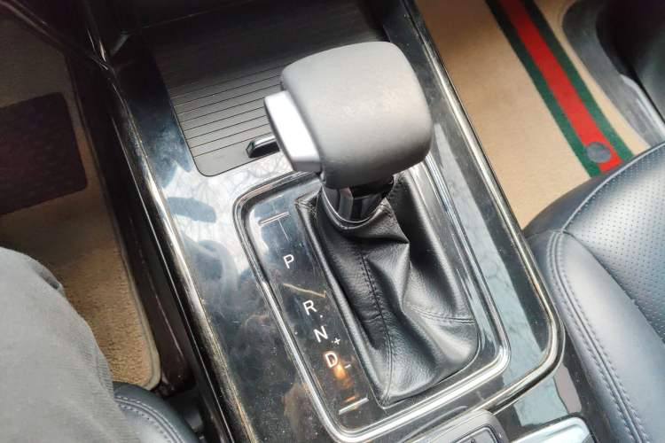 Used CHANGAN OSHAN Cosmos 2019 1.5T Automatic Elite Version China VI Standard Gear Lever