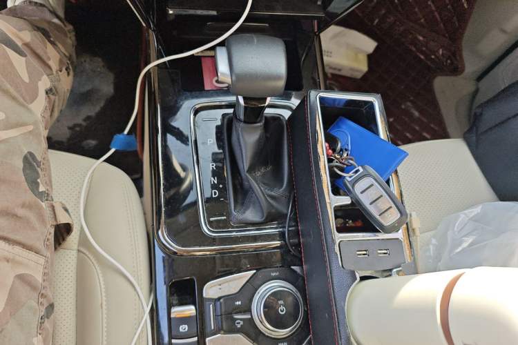 Used CHANGAN OSHAN Cosmos 2019 1.5T Automatic Flagship Version China VI Standard Gear Lever