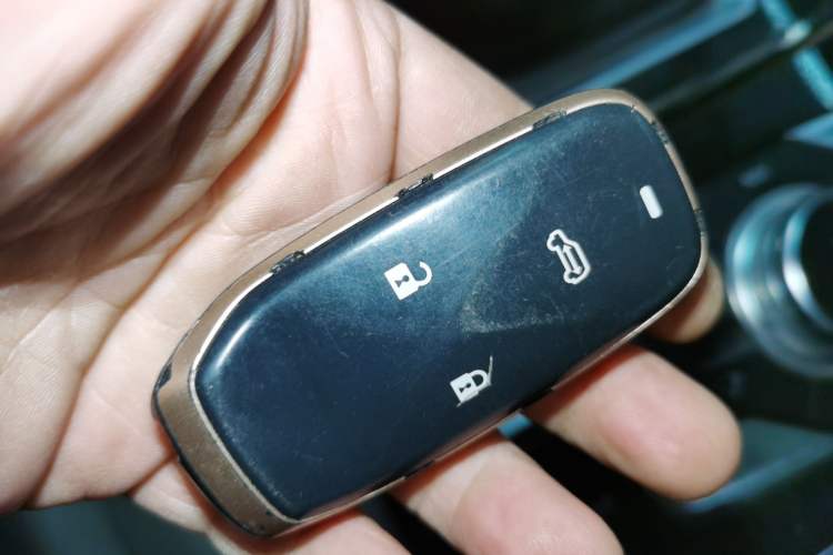 Used CHANGAN OSHAN Cosmos 2019 1.5T Manual Flagship Version China V Standard Interior 1